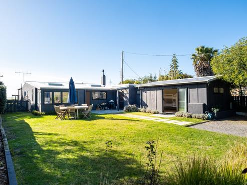 251 Clifton Road, Te Awanga