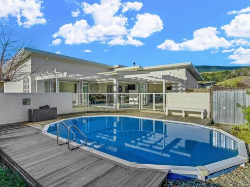 18 Cambelldon Crescent, Stoke
