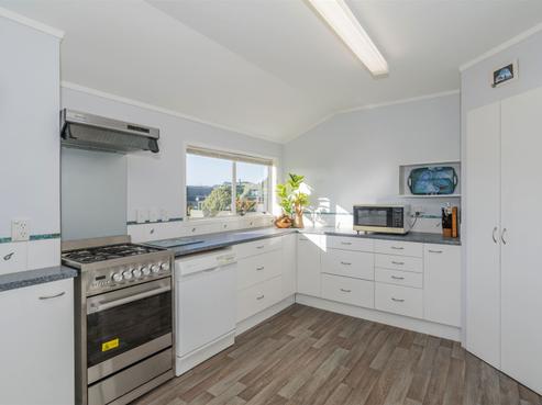 1 Banks Street, Cooks Beach