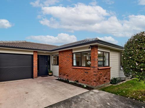 2/83 Pohutukawa Street, Woburn