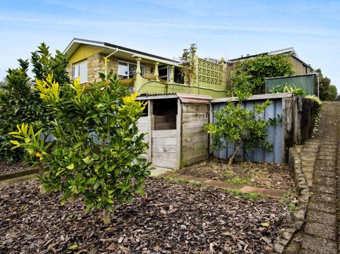 24A Saint Ives Grove, Whalers Gate