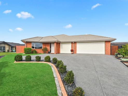 4 Briar Rose Court, Huntington