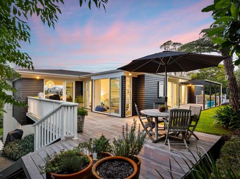 37 Eastcliffe Road, Castor Bay