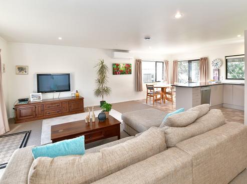 2/56 Awaroa Road, Helensville