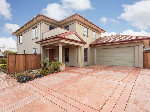 2 Breton Close, Northwood