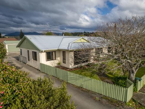 19 Lord Auckland Road, Wakefield