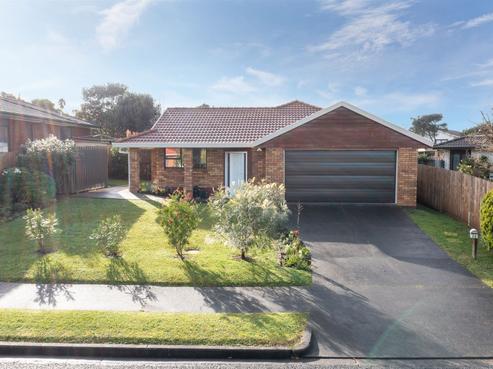 26 Pinewood Grove, Botany Downs