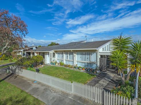 6 Pinedale Parade, Milson