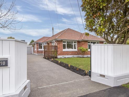 210 Weston Road, Saint Albans