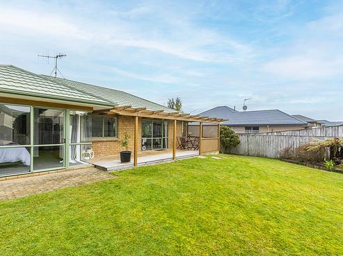 33 Guildford Drive, Paraparaumu