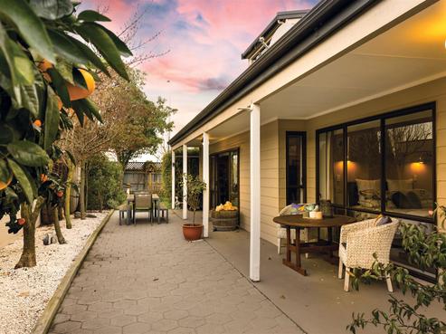 2 Bank Street, Springlands