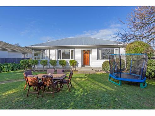 94 Racecourse Road, Sockburn