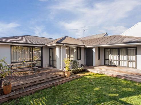 374 Memorial Avenue, Burnside