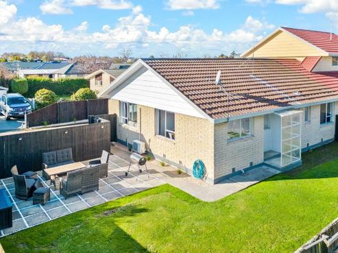 1/17 Nyoli Street, Northcote