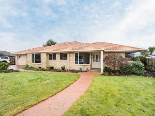 17 Maple Crescent, Richmond