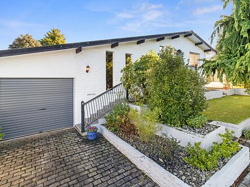 7 Lansdowne Crescent, Glenview