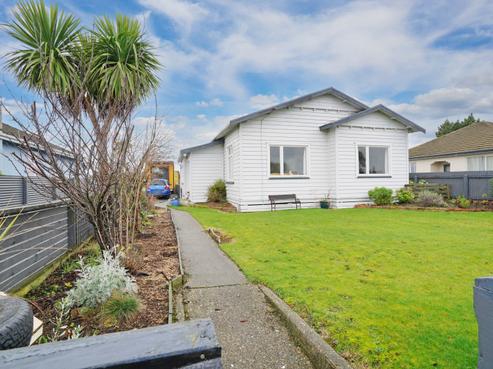 44 Brown Street, Strathern
