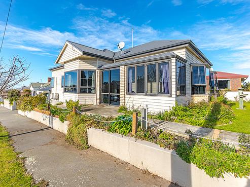 81 Avenue Road, West End