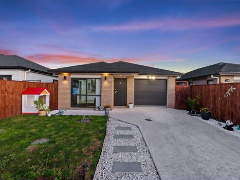 8 Silver Beech Street, Takanini