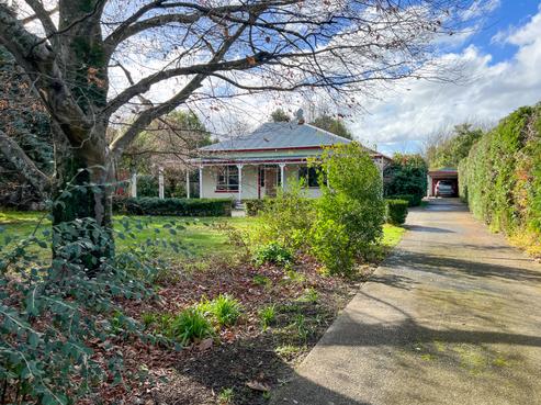 32 Clifton Avenue, Carterton