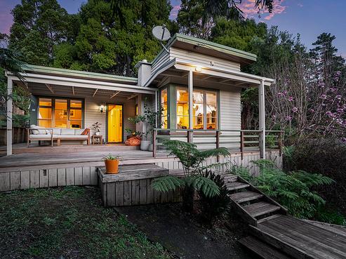 802 West Coast Road, Oratia