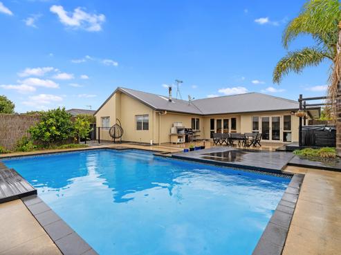 12 Parkwood Place, Huntington