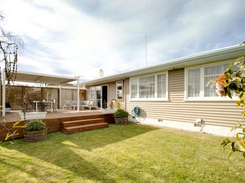 13 Clarence Cox Crescent, Pirimai