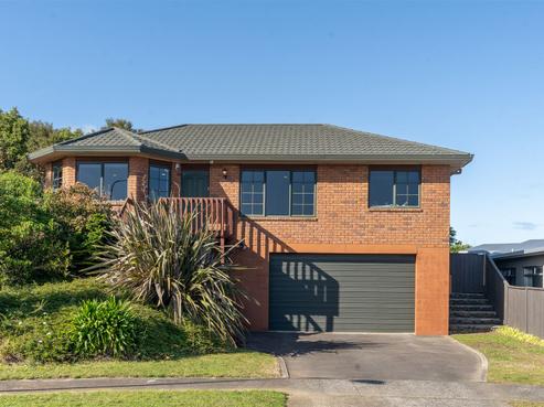 8 Pointon Glade, Grandview Heights