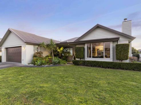 17 Barrington Drive, Huntington
