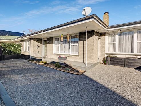 2/7 Curletts Road, Sockburn