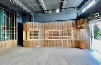 QUEEN STREET WATERFRONT RETAIL
