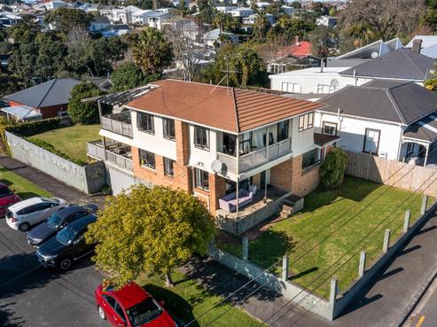11 School Road, Kingsland