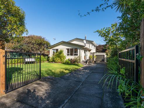 22 Chums Road, Paraparaumu Beach