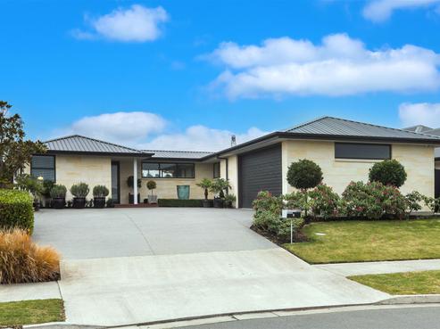 11 Churchill Drive, Fernside
