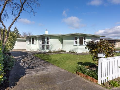8 Park Road, West End