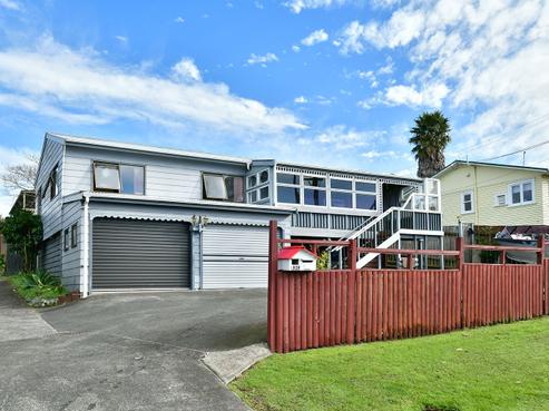 1/928 Whangaparaoa Road, Manly