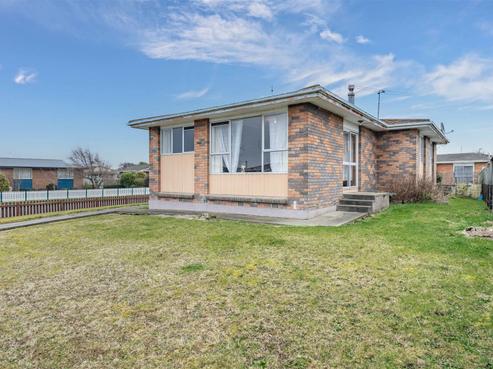 72 Kilmarnock Avenue, Strathern