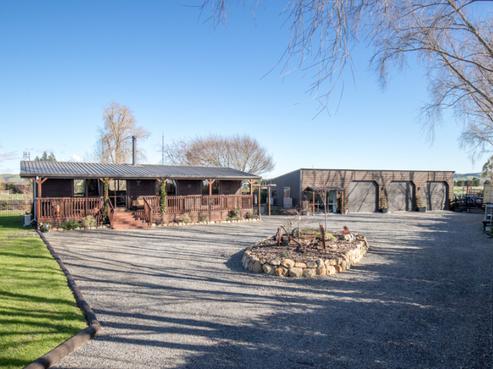 23B Front Miranda Road, Waitakaruru
