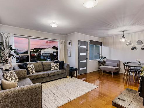 2/2 Flagstaff Place, Massey