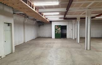 Spacious Wareahouse On Gill For Lease