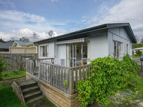 2/18 Blackwood Street, Wakatu