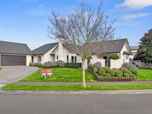 6 The Esplanade, Huntington