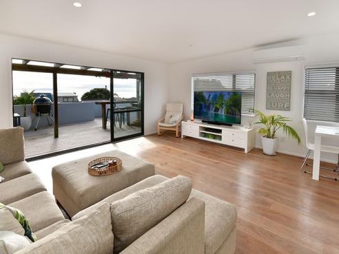 2/1376 Whangaparaoa Road, Army Bay
