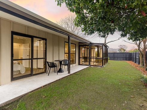 16 Karnak Crescent, Russley