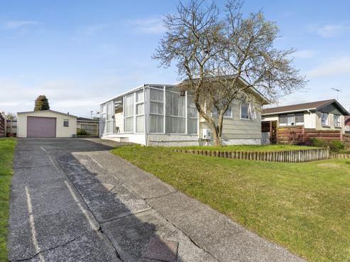 5 Kansas Grove, Totara Park