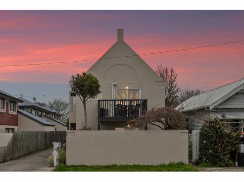 2/132 Huxley Street, Sydenham