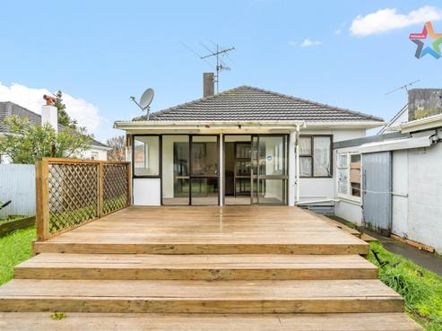 33 Compton Crescent, Taita