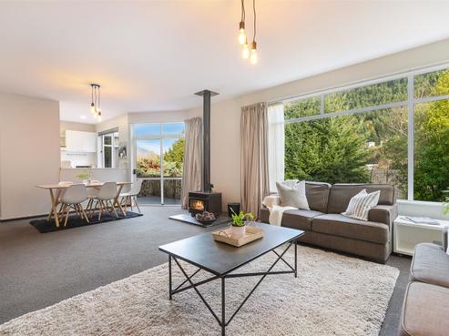 10A Mackinnon Terrace, Fernhill/Sunshine Bay