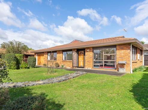15B Roberts Road, Te Atatu South