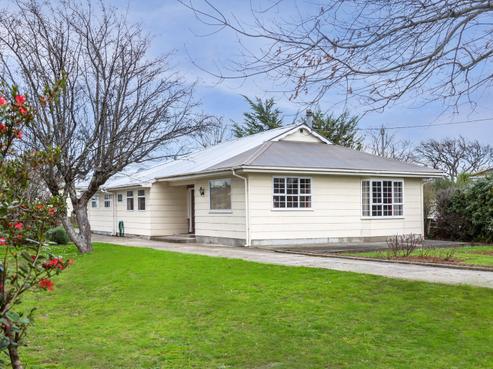 256 High Street North, Carterton